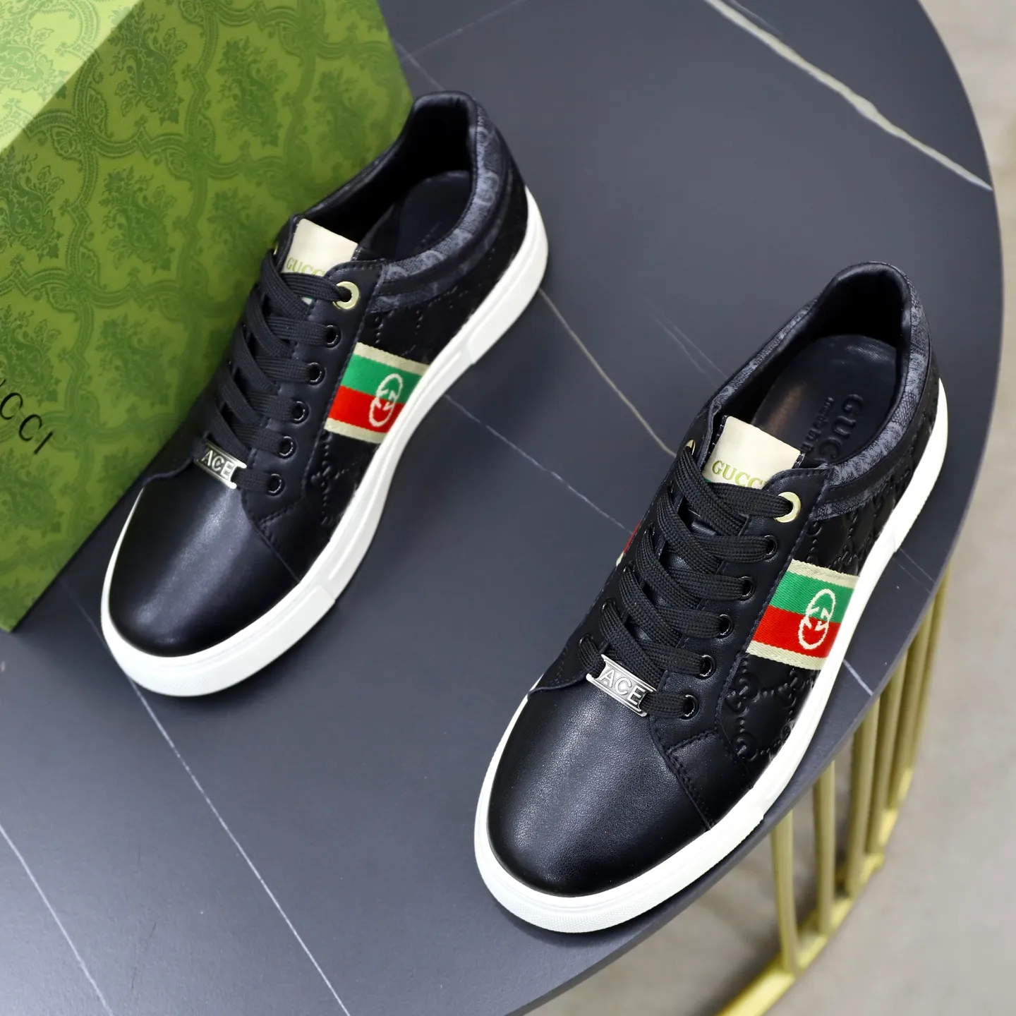 Ex-factory price: 440💰🙅‍♂️🙅‍♂️🙅‍♂️ Brand: GUCCI Standard code: 38-44 (45 customized) Grade: Same as the official website Material: Original material splicing Comfortable and breathable lining Lightweight and wear-resistant sports outsole Style category: Men's fashionable casual shoes Running sneakers Distinguished luxury brand elements Top luxury Color: actual picture color